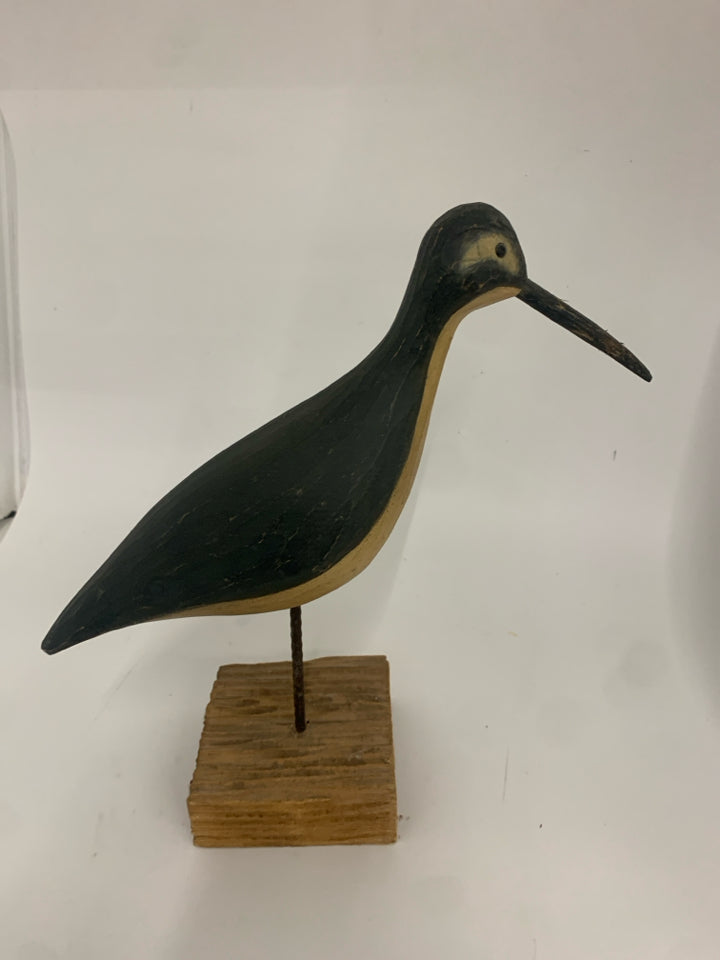 WOOD SAND PIPER ON WOOD STAND.