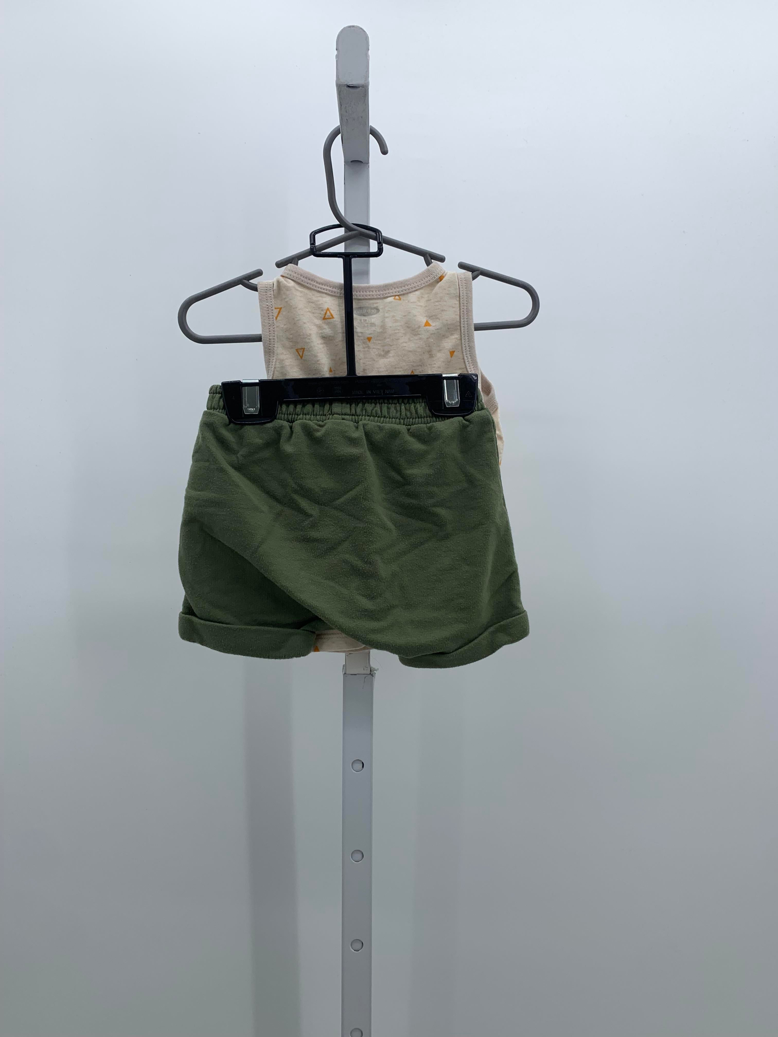 PINEAPPLE SHIRT AND GREEN SHORTS