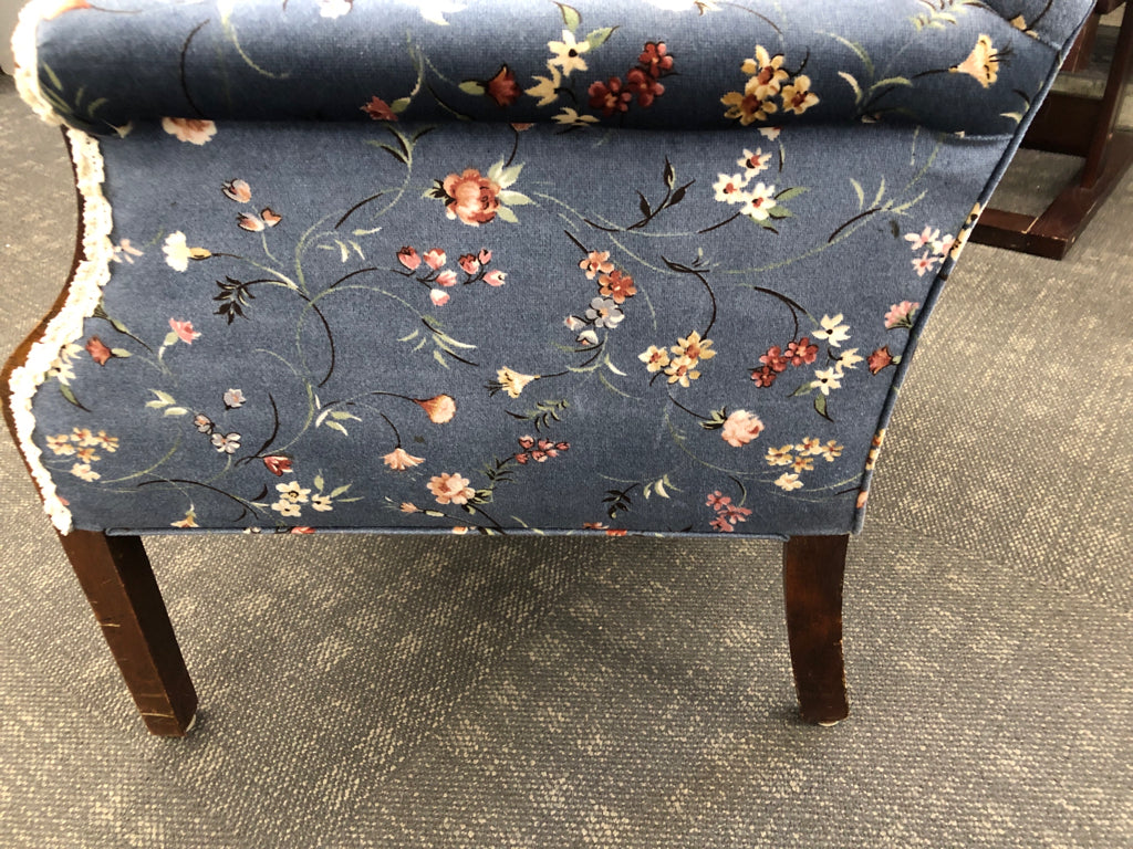 BLUE FLORAL ACCENT CHAIR W/ LACE DETAIL.