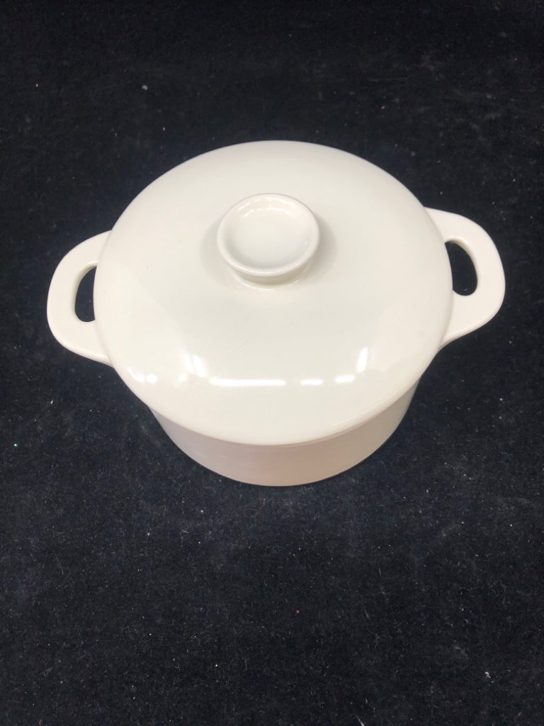 SMALL CREAM BAKER W LID.