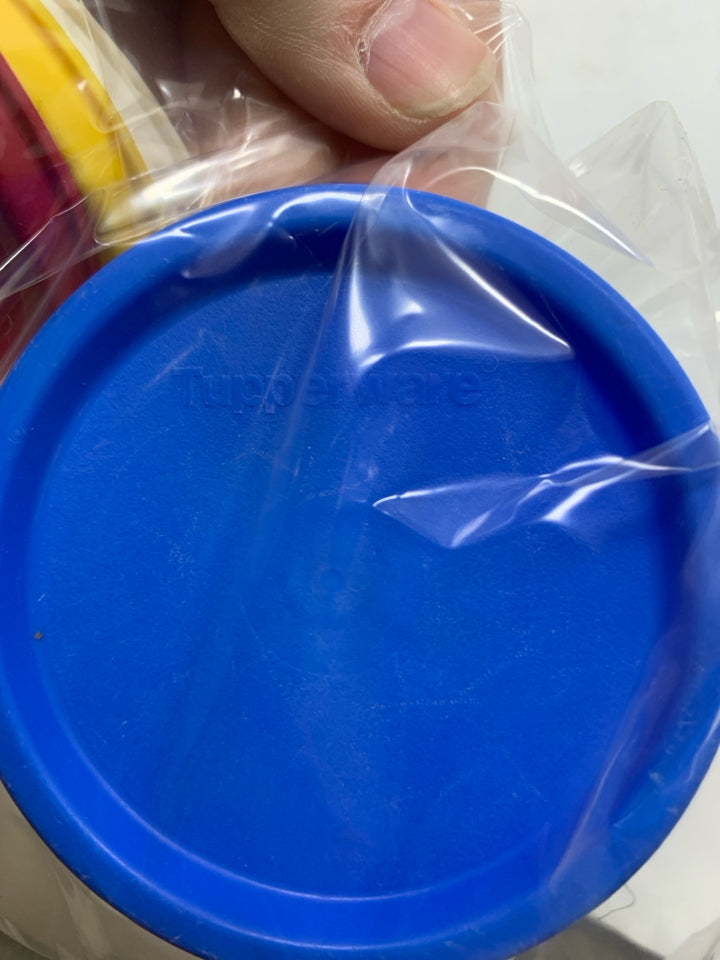 VTG 4 PLASTIC DIPPING BOWLS IN BAG W/ LIDS.