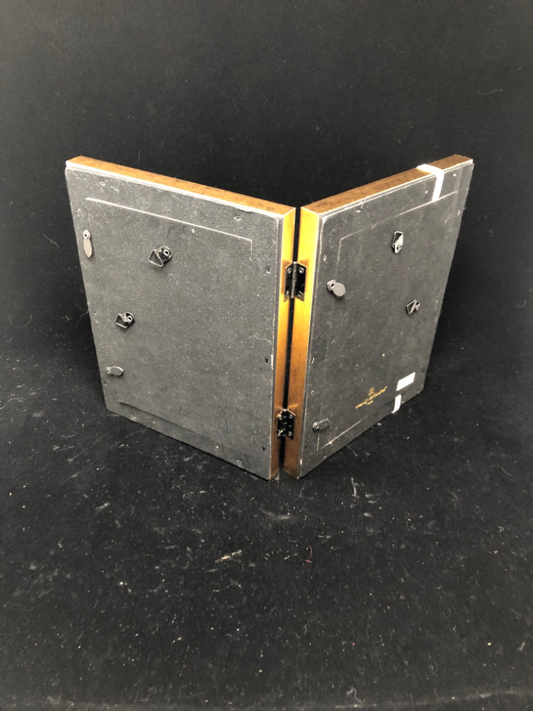 NWT FOLDING GOLD PICTURE FRAMES.