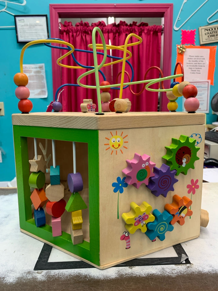 EverEarth Garden Activity Cube.