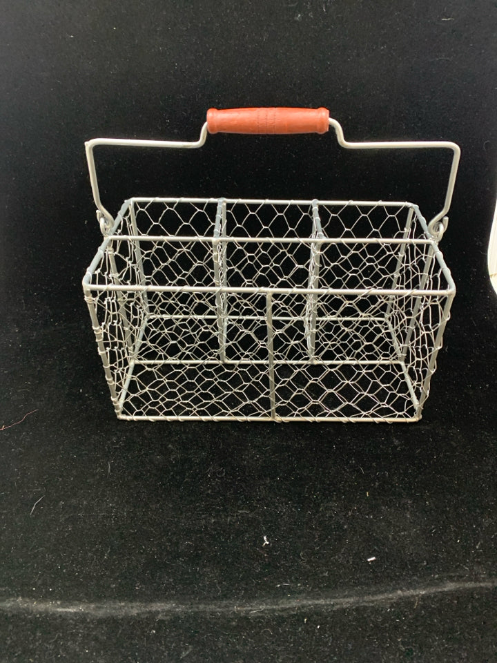 4 SECTION WIRE BASKET W/WOOD HANDLE.