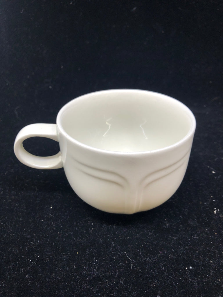 9 PC TEA POT + 4 CUP/SAUCERS -FOCUS PATTERN.