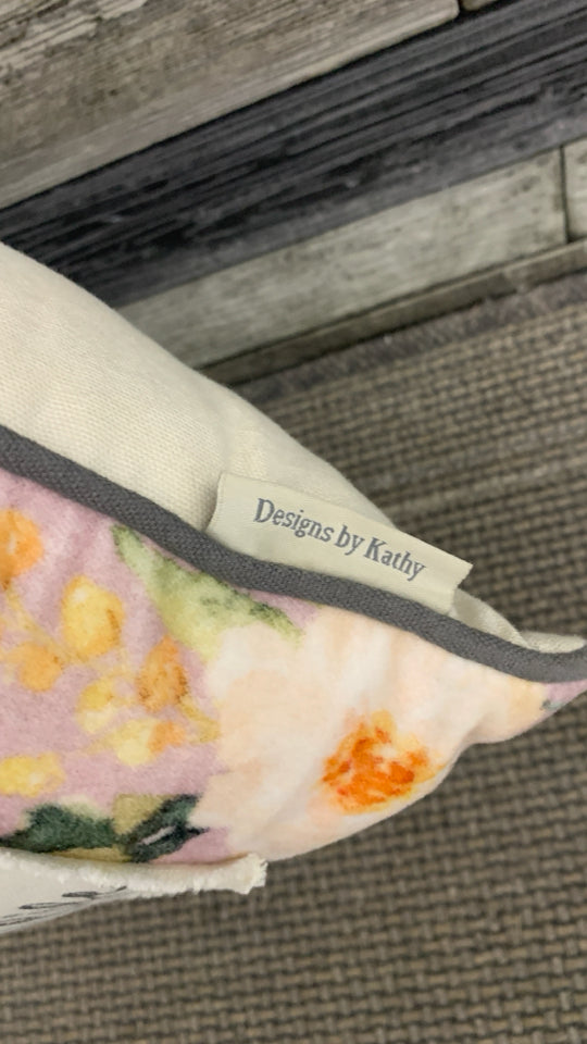 MY WHOLE HEART FLORAL ACCENT PILLOW.