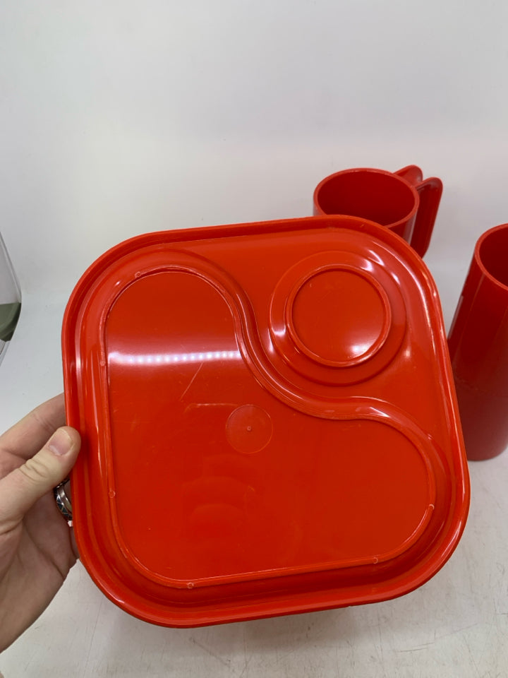 8 PC SVC 4 VTG RED PLASTIC SNACK PLATE/ CUP INGRID.