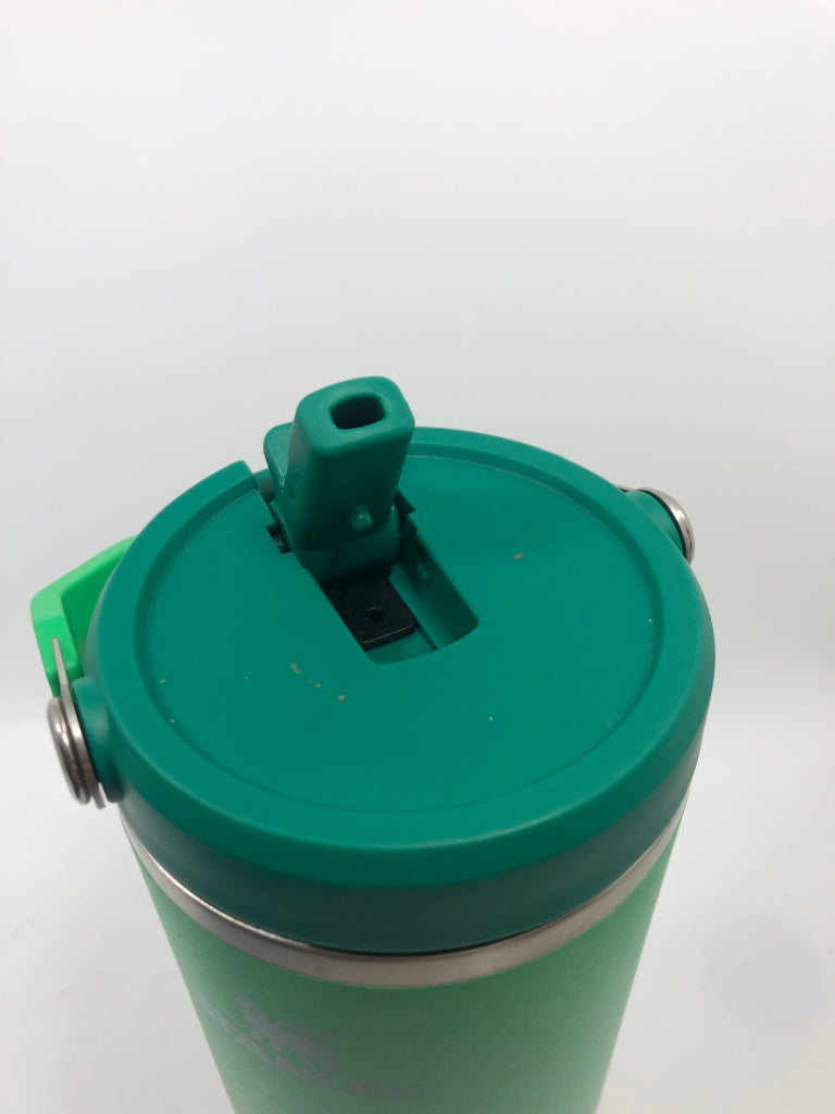 NWT GREEN FLIP STRAW STANLEY.