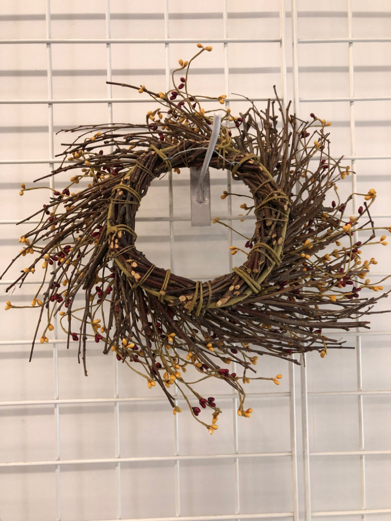 RED/YELLOW PIP BERRIES WREATH.