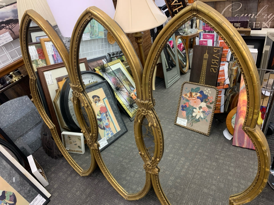 LARGE GOLD ORNATE FRAMED 3 SECTION MIRROR.