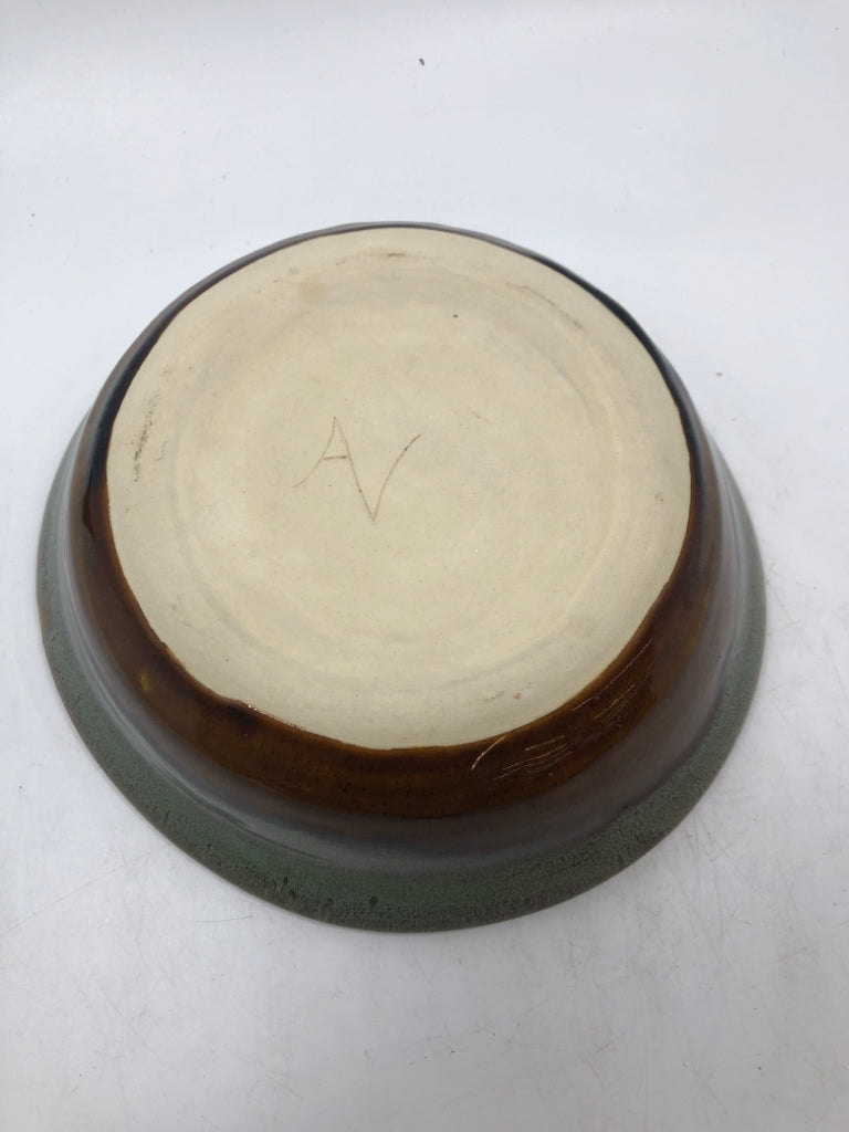 BROWN/BLUE GLAZE SWIRL POTTERY BOWL.