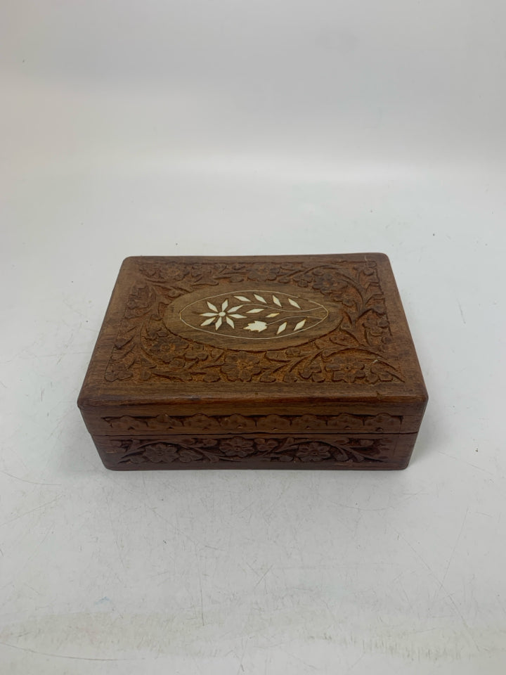 WOOD CARVED FLORAL JEWELRY BOX.