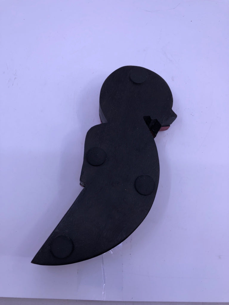 BLACK AND RED CARVED BIRD SHAPED DIVIDED TRINKET BOX.