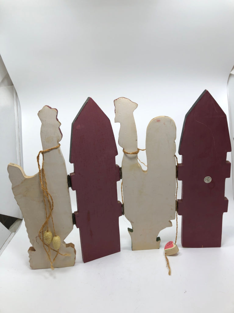 FOLDING WOODEN FARM/ROOSTER DECOR.