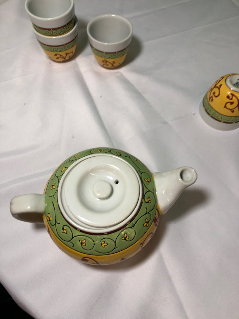 5PC YELLOW AND GREEN TEA SET- 4 CUPS, 1 TEAPOT.