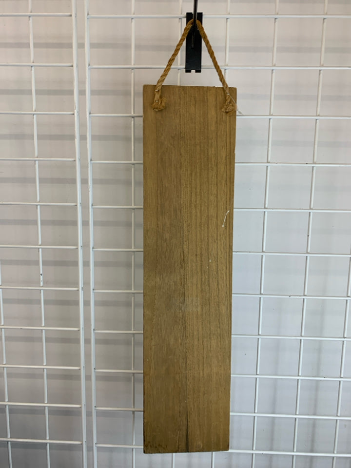 WOOD RED WHITE BLUE WELCOME HANGING.