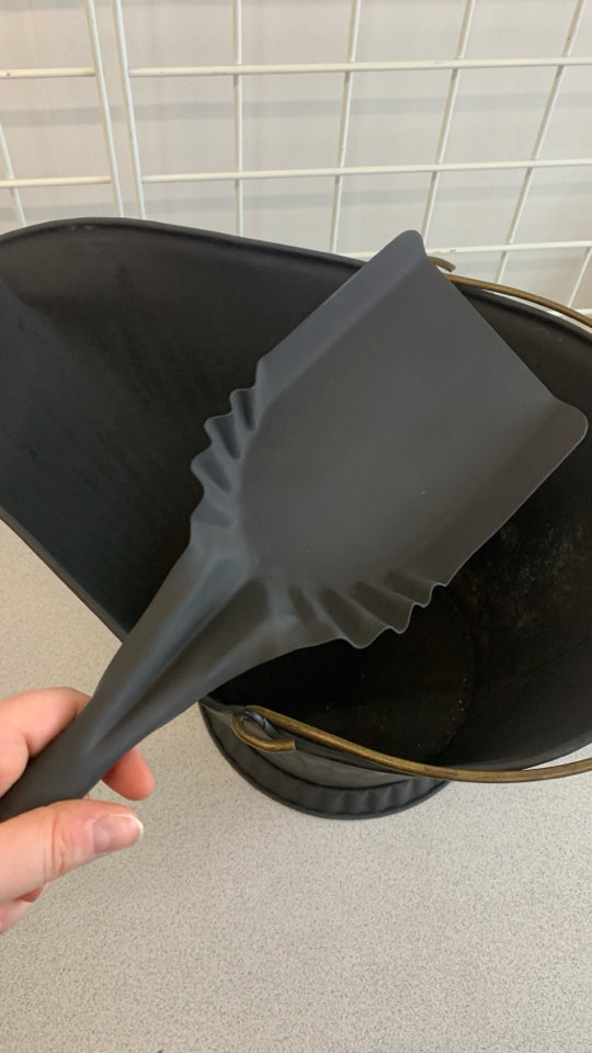 MATTE BLACK METAL COAL HOD W/SHOVEL.