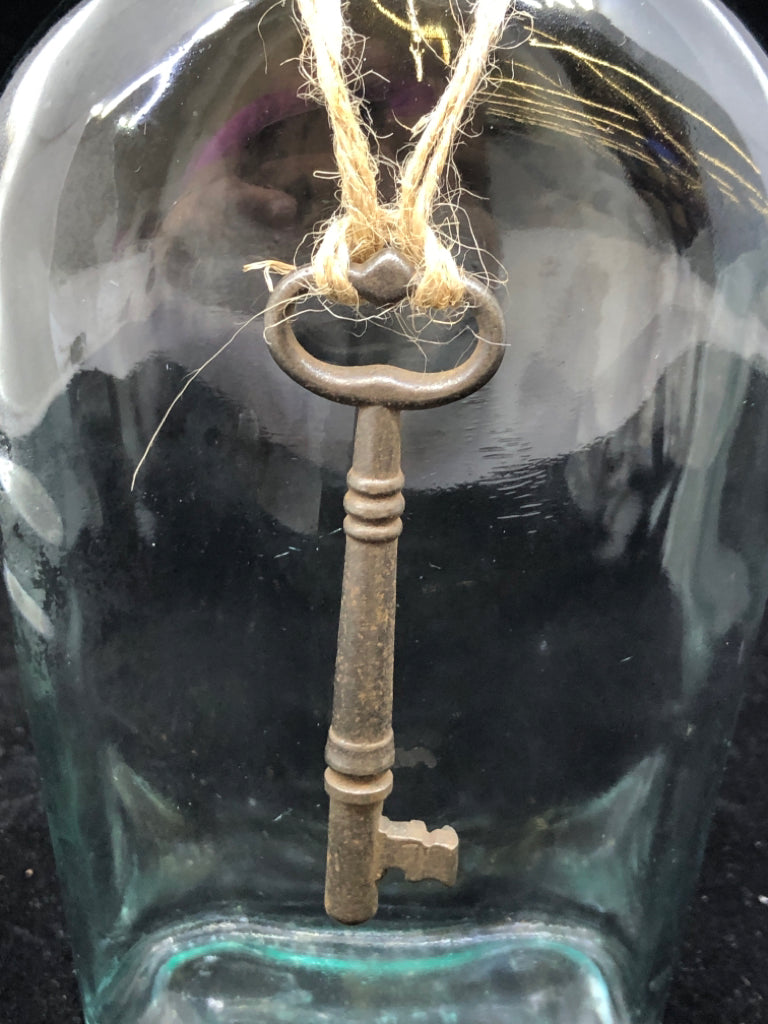WIDE JAR W KEY AND METAL CLASP.
