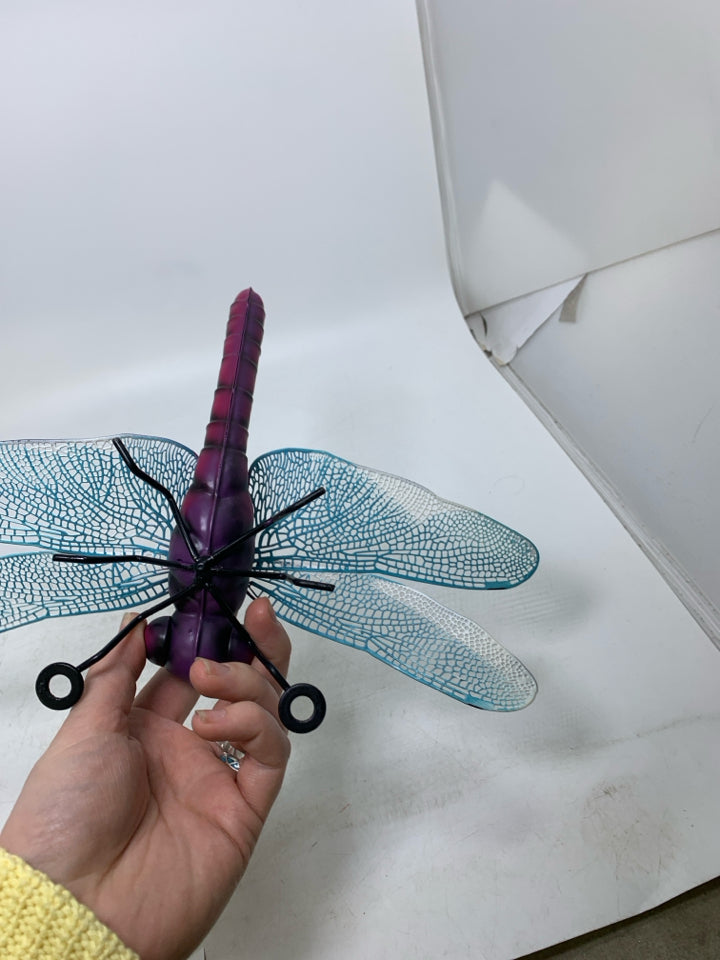 LIGHTWEIGHT PURPLE DRAGONFLY.