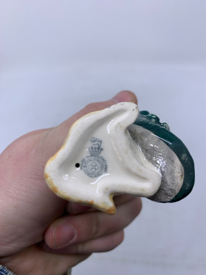 PORCELAIN CAT WITH SLIPPER.