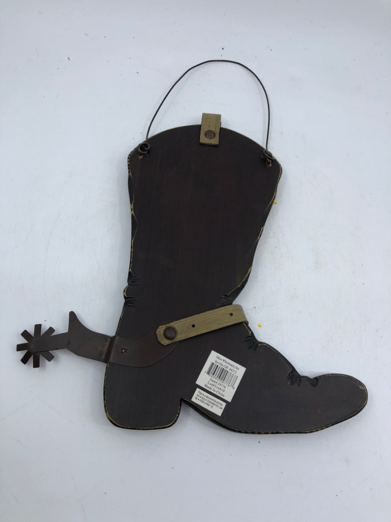 TAKE YOUR SHOES OFF BOOT SIGN.
