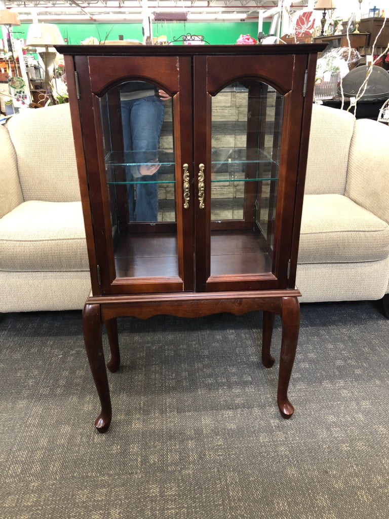 SMALL CHERRY WOOD CABINET W GLASS SHELVES AND DOORS.