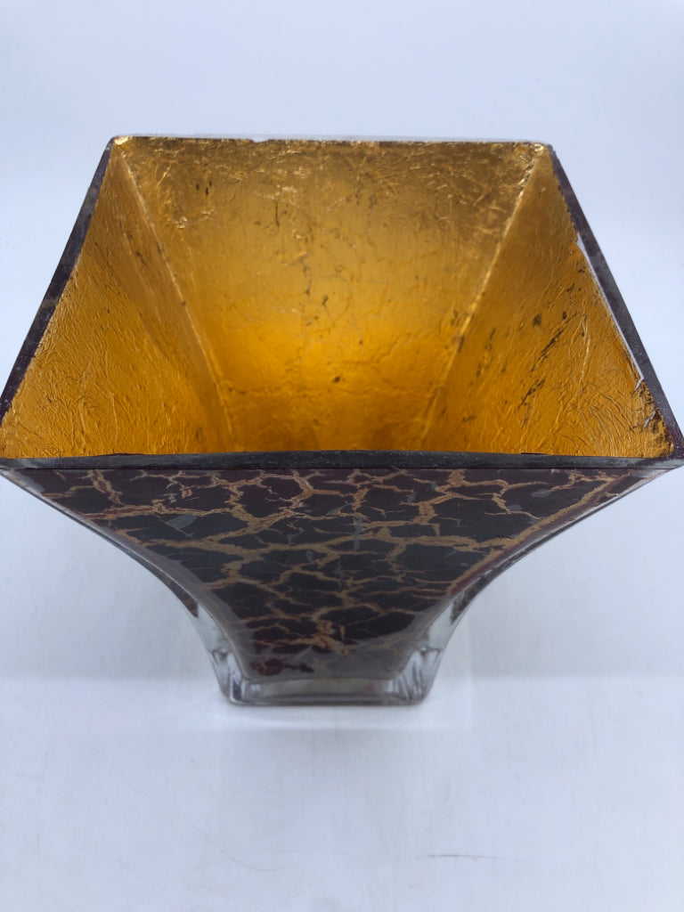 RED AND GOLD CRACKLE PATTERN VASE W FLARED EDGES.