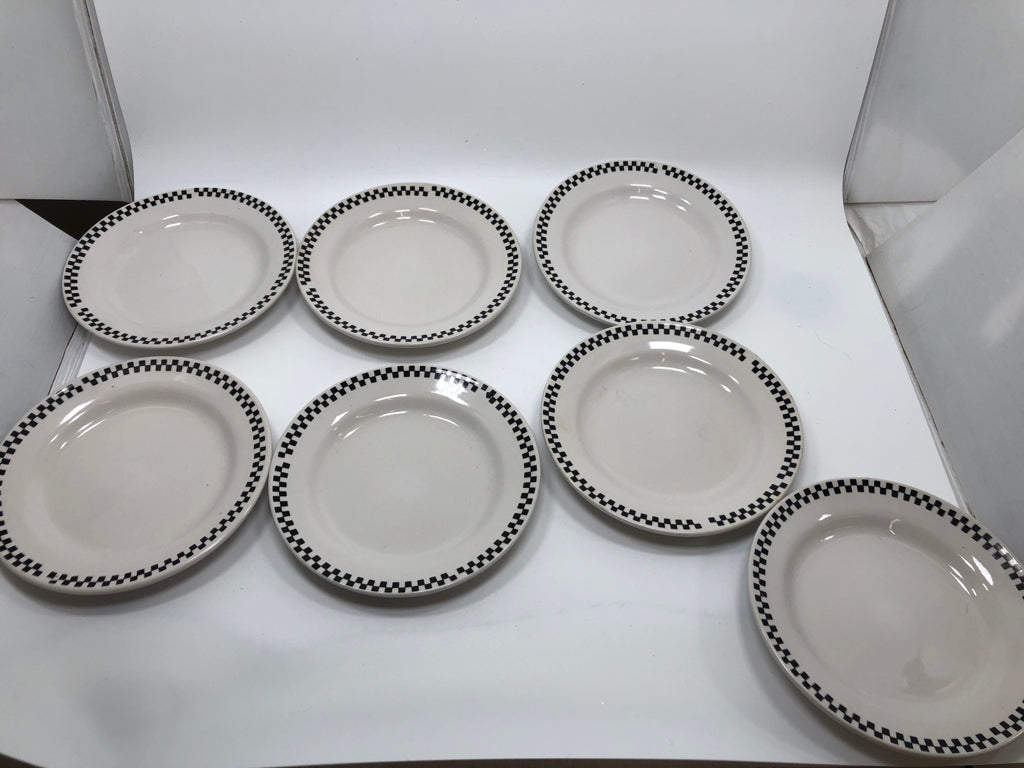 22 PC WHITE/BLACK CHECKERED DINNER SET.
