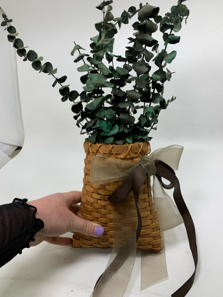 WOVEN HANGING BASKET W/ RIBBON FAUX LEAVES.