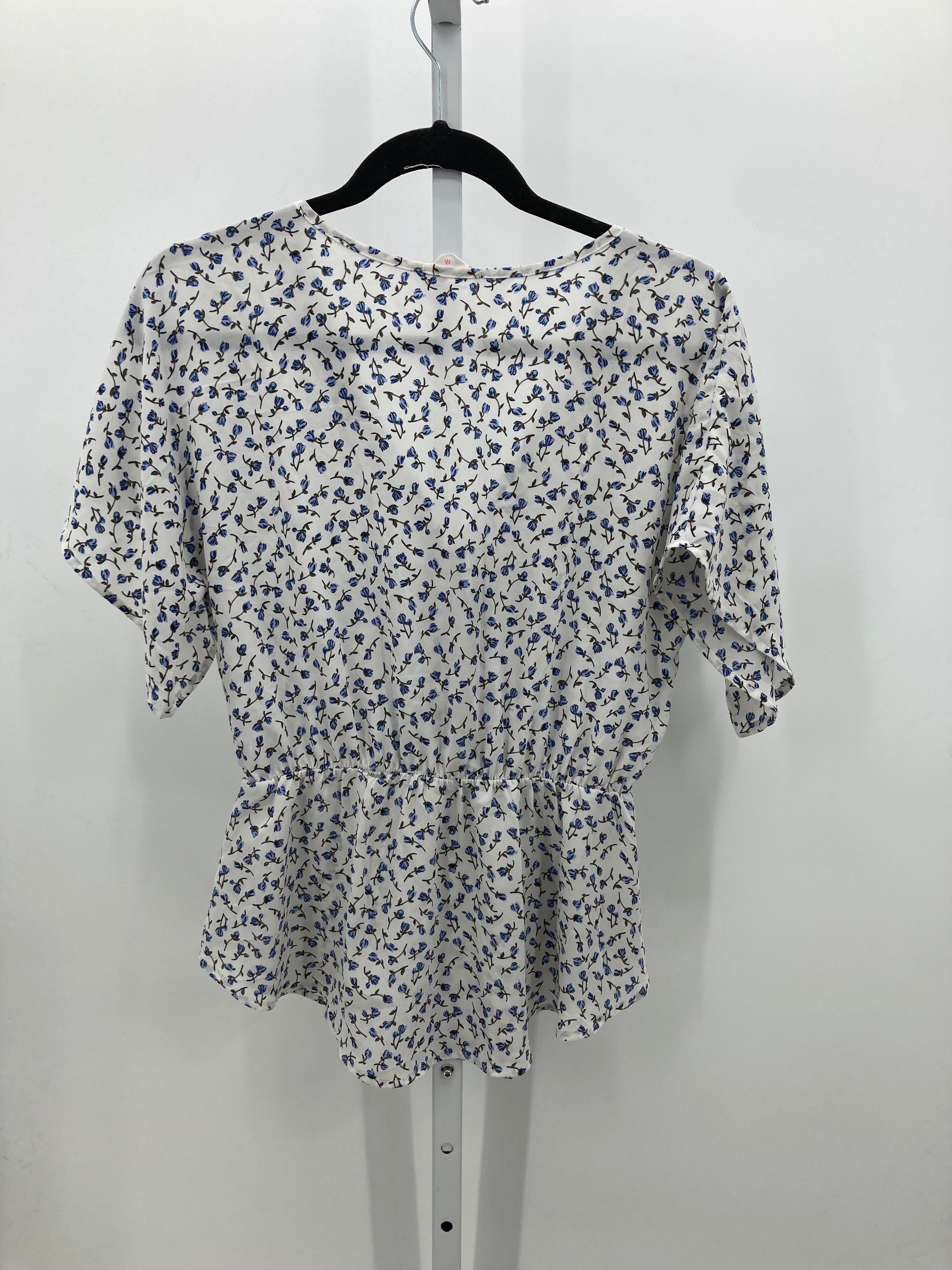 Size Medium Juniors Short Sleeve Shirt