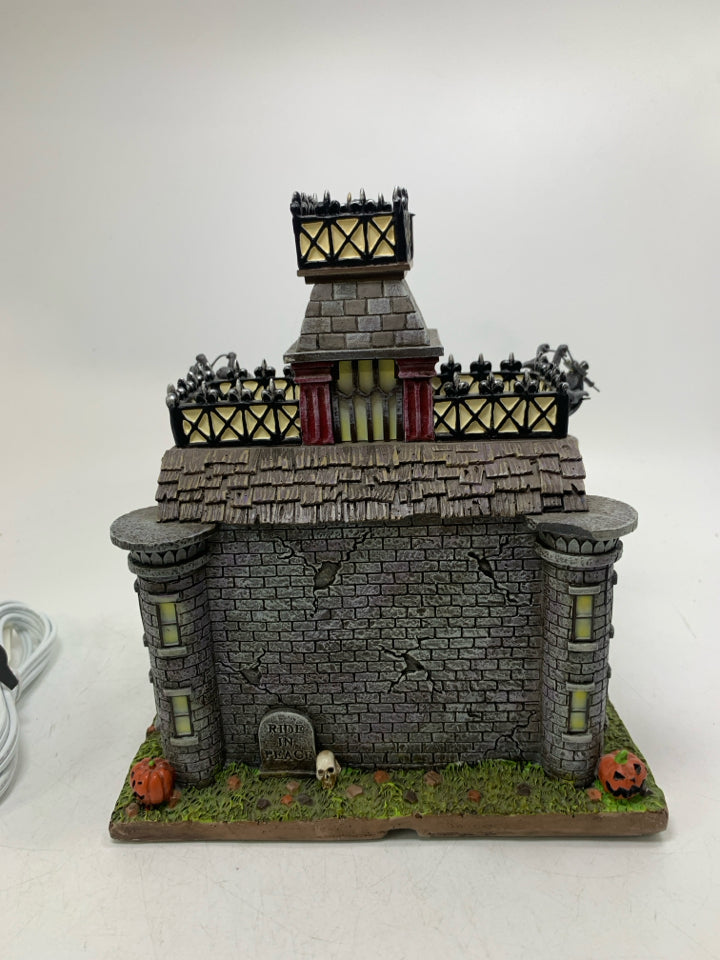 HAWTHORNE VILLAGE DEATH VALLEY HAUNTED MANOR RETIRED #A1381