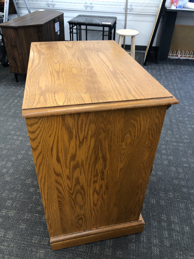 VTG WOOD TV CART W/SWIVEL TOP, PULL OUT DRAWER, CABINET.