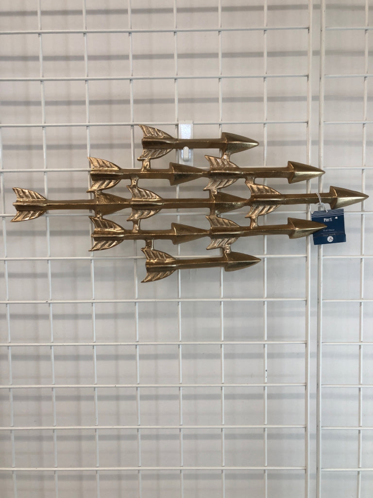 GOLD PAINTED ARROW DECOR.