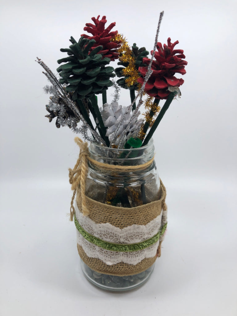 CLEAR JAR HOLIDAY CENTERPIECE.