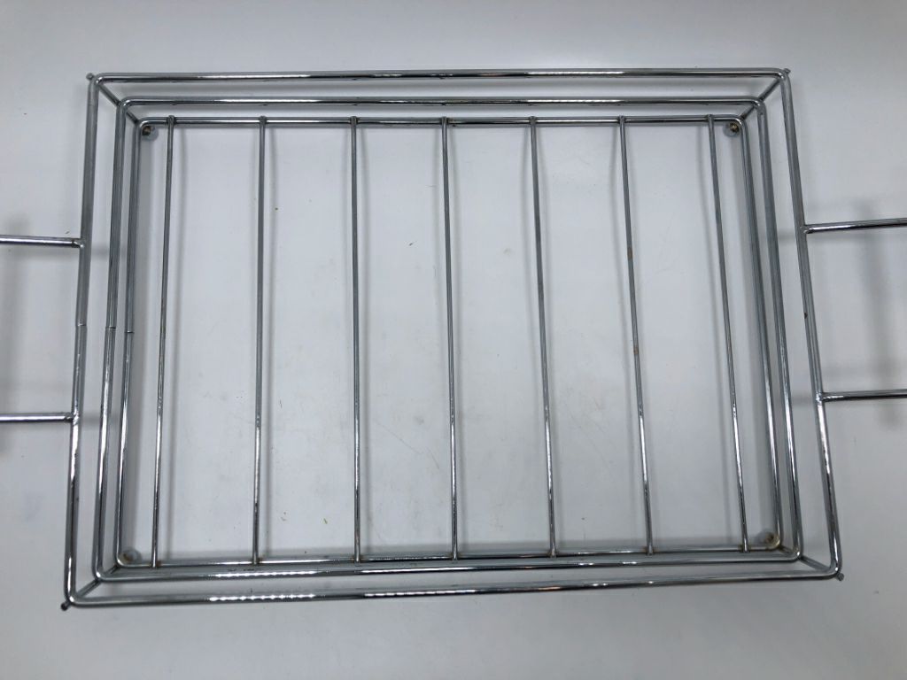 6PC SERVING SET ON METAL STAND.