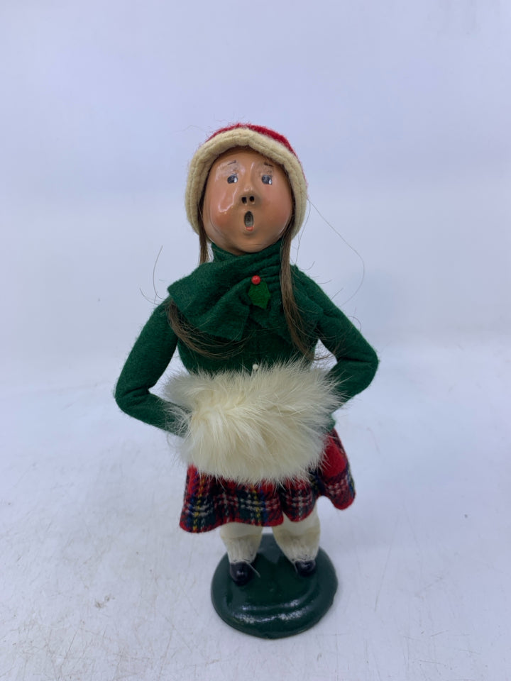 1986 BYERS' CHOICE GIRL CAROLER WITH MUFF.