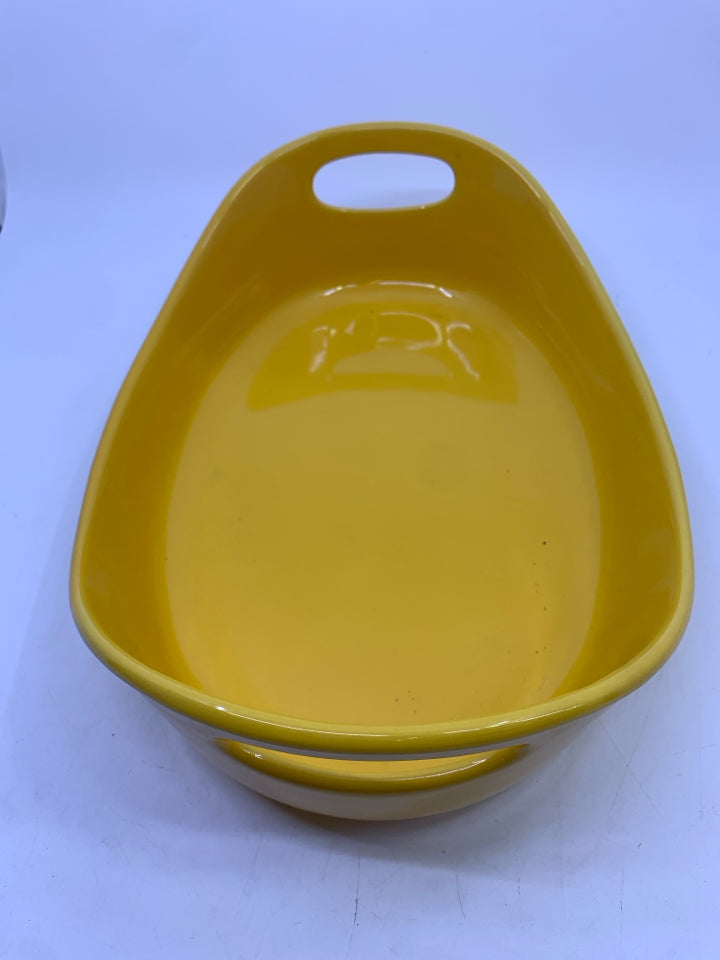 2 YELLOW OVAL BAKING DISHES RACHAEL RAY HANDLES.