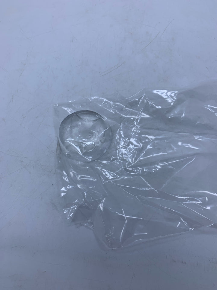 SMALL CRYSTAL CIRCLE W/ ETCHED CAT MATS JONASSON IN BAG.