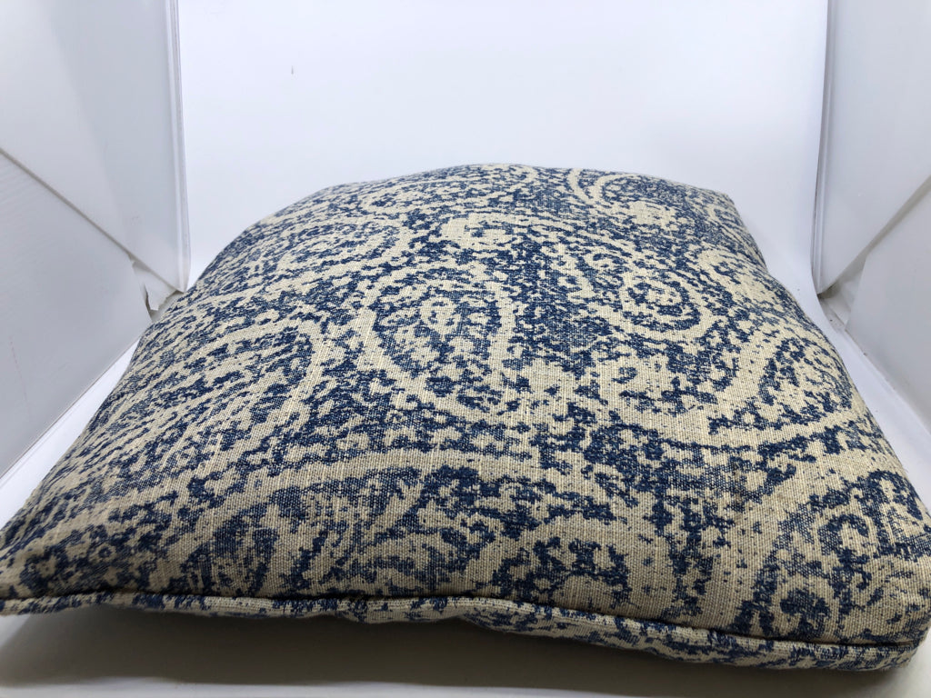 BLUE/CREAM DESIGNED PILLOW.