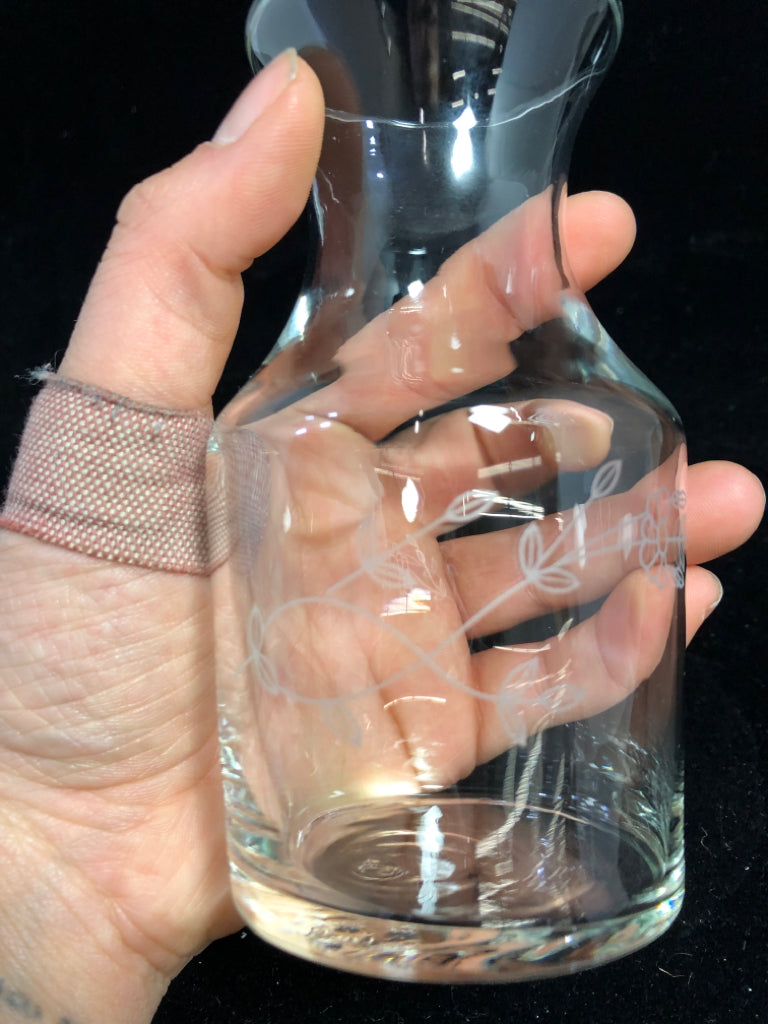 ENGLISH GARDEN PRINT GLASS CARAFE.