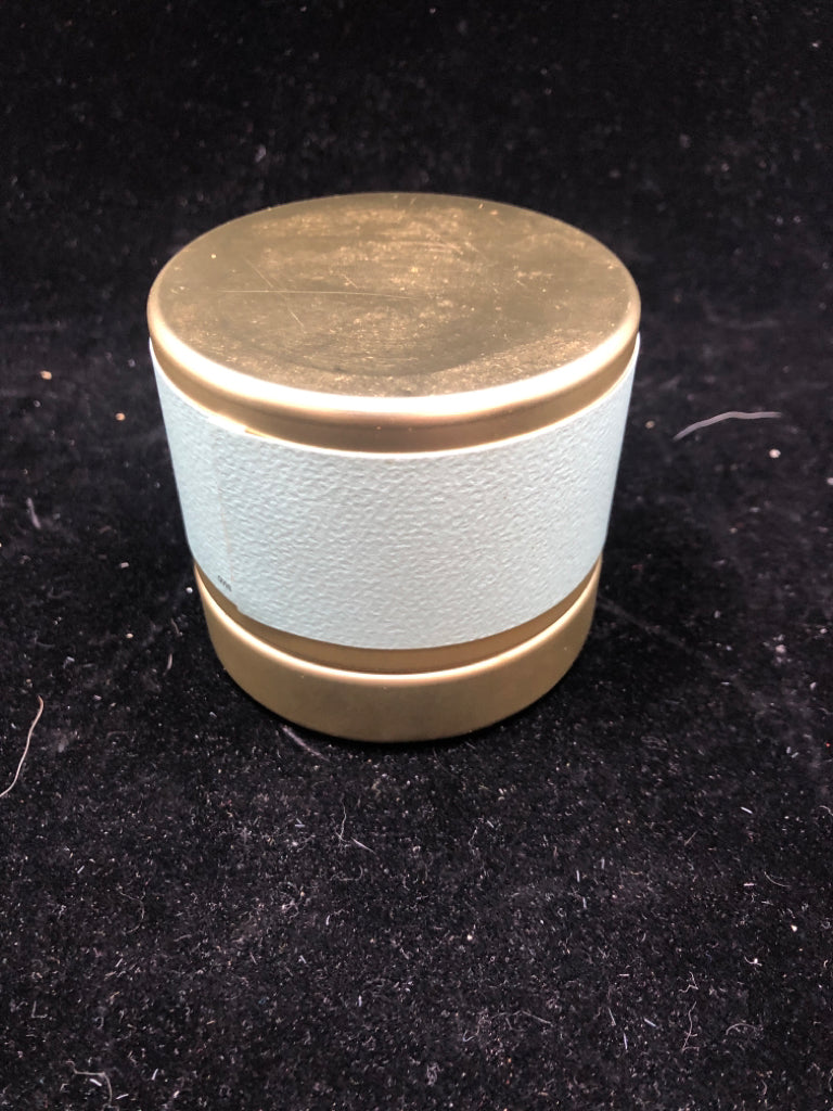 COCONUT WATER AND ORCHID WOOD WICK CANDLE.