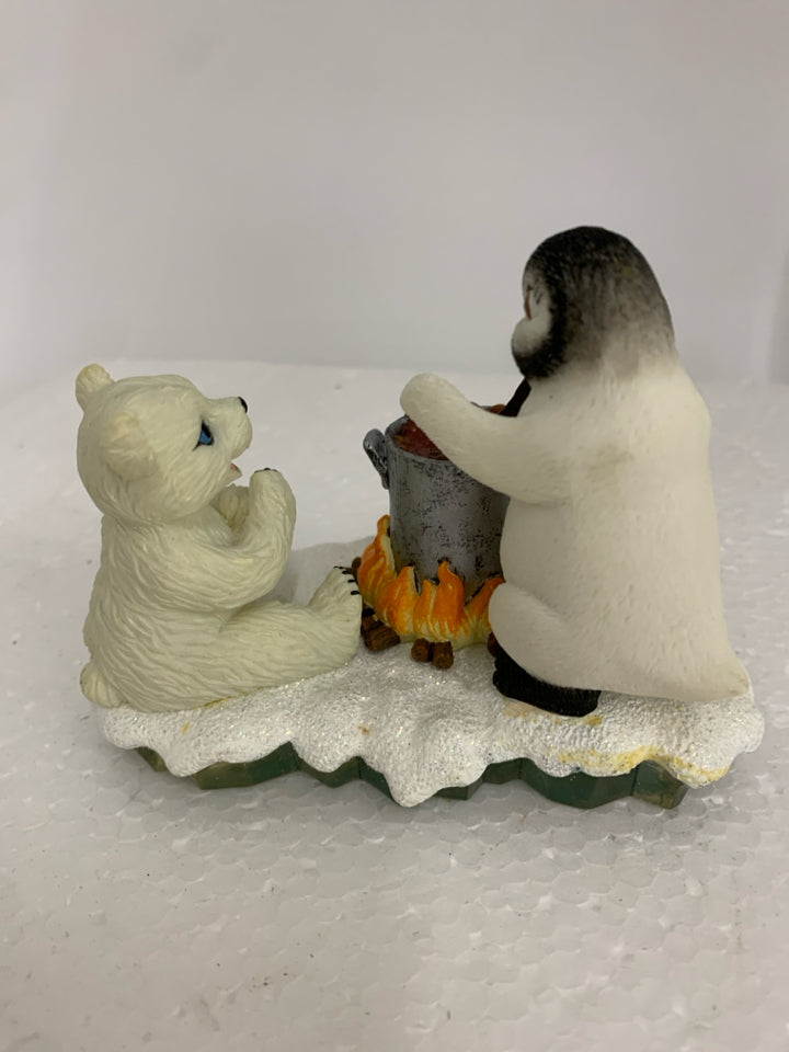 PENGUIN MAKING CHILI FOR POLAR BEAR POLAR PLAYMATES.