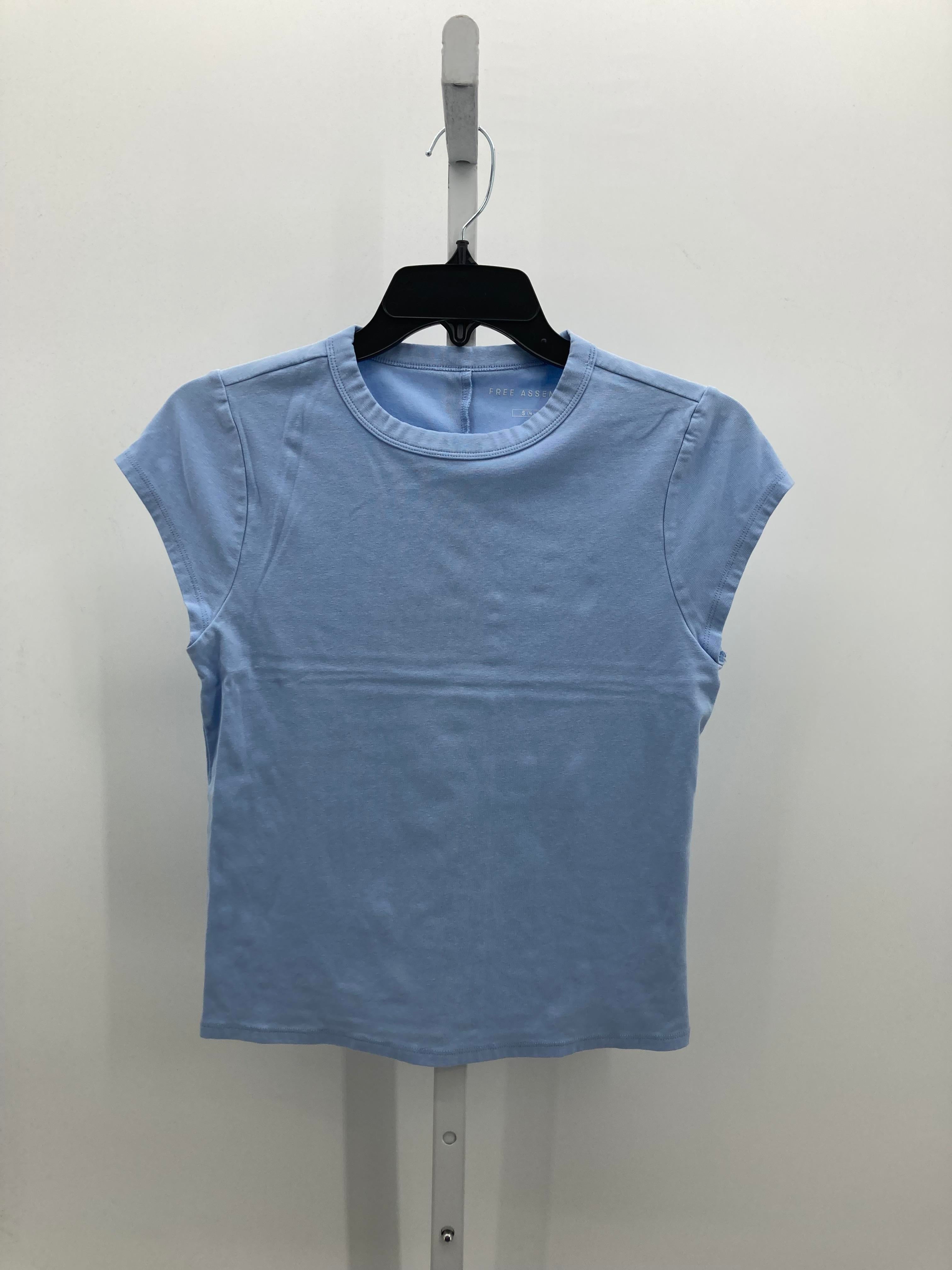 Free Assembly Size Small Misses Short Sleeve Shirt