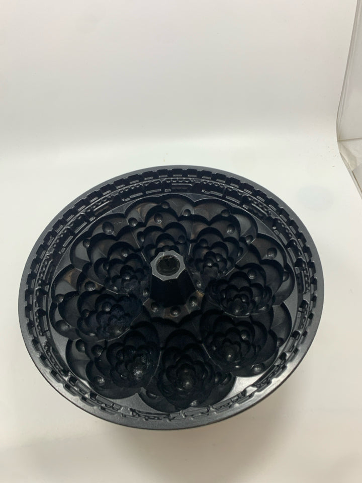 NORDIC WARE HOLIDAY TREE BUNDT PAN.