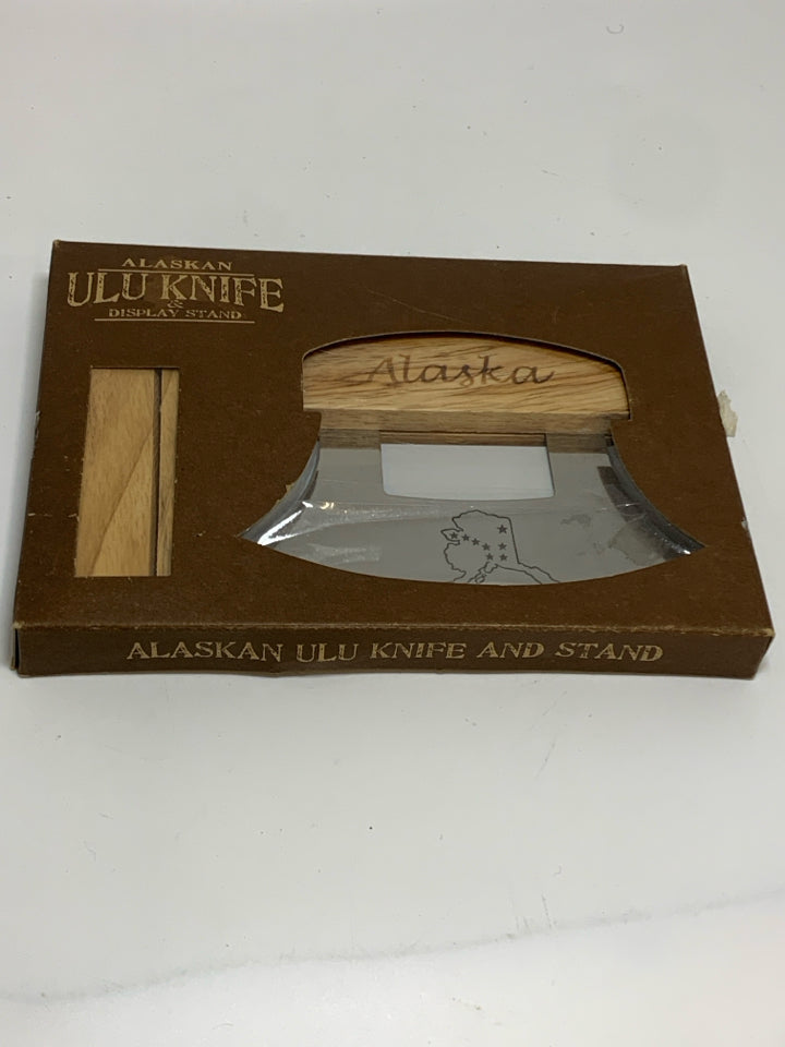 NIP ALASKA ULU KNIFE & STAND.
