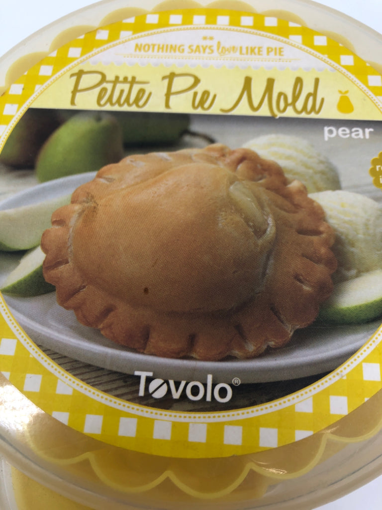 NIP PEAR PIE MOLD W/RECIPES.