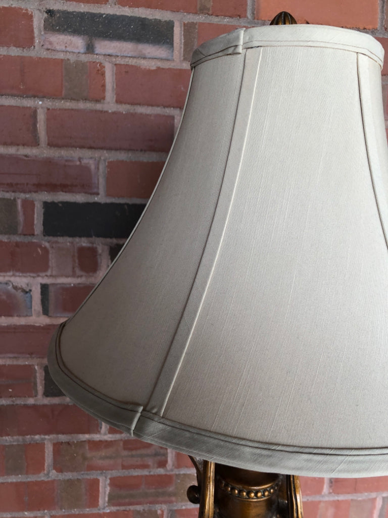 VTG-STYLE BRASS FLOOR LAMP W/CREAM SHADE.