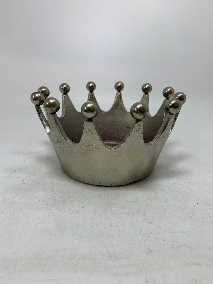 METAL CROWN SHAPED BOWL.
