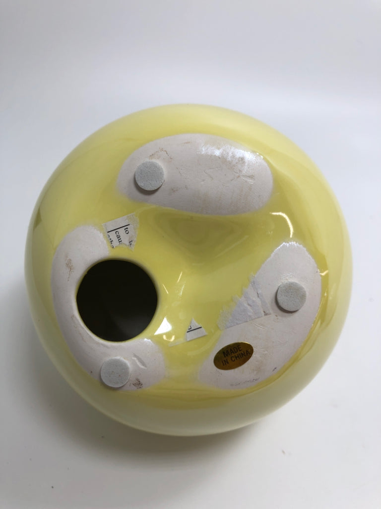 YELLOW GLOSS CERAMIC APPLE.