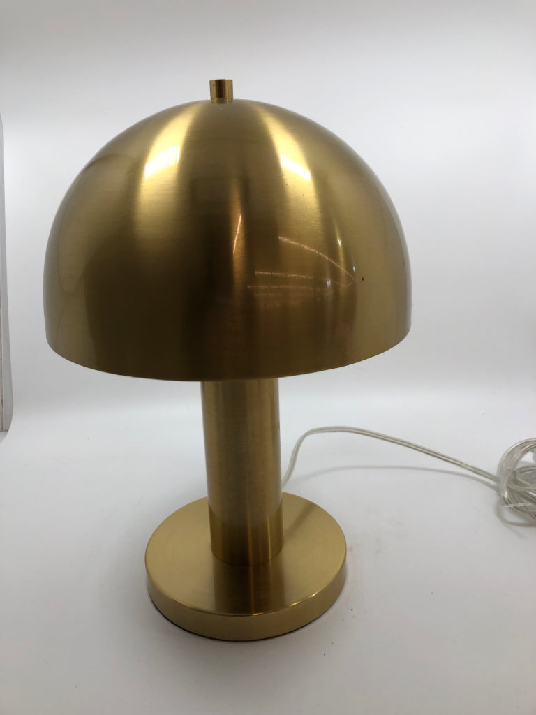 GOLD METAL DOME LAMP.